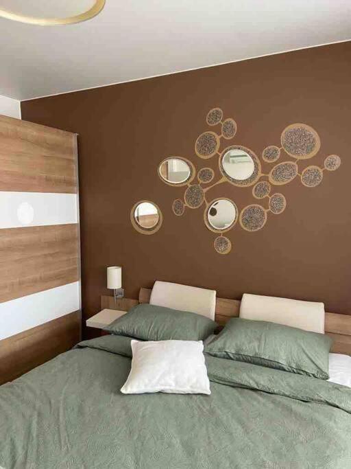 Lovely 1-Bedroom Apartament With Free Parking Sofia Esterno foto