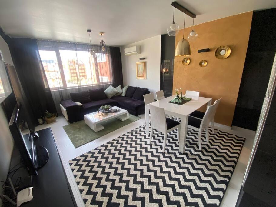 Lovely 1-Bedroom Apartament With Free Parking Sofia Esterno foto