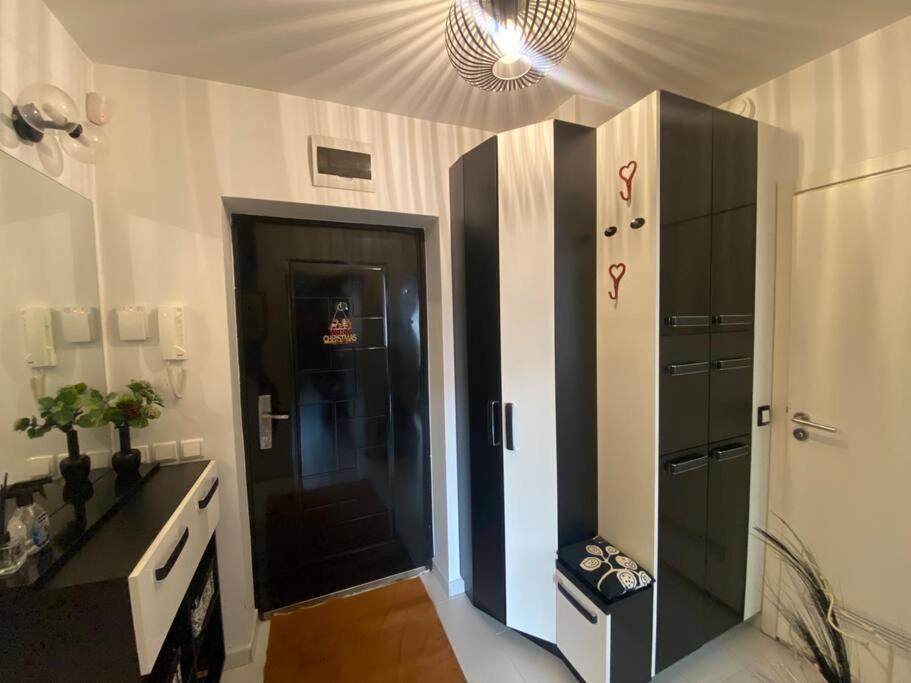 Lovely 1-Bedroom Apartament With Free Parking Sofia Esterno foto