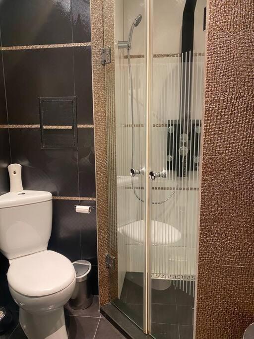 Lovely 1-Bedroom Apartament With Free Parking Sofia Esterno foto