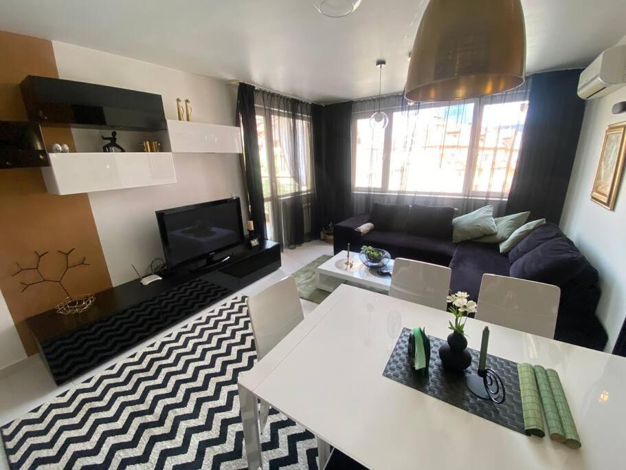 Lovely 1-Bedroom Apartament With Free Parking Sofia Esterno foto
