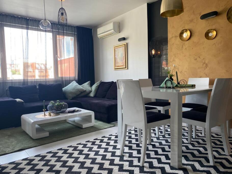 Lovely 1-Bedroom Apartament With Free Parking Sofia Esterno foto