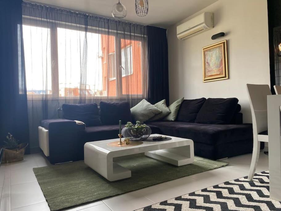 Lovely 1-Bedroom Apartament With Free Parking Sofia Esterno foto