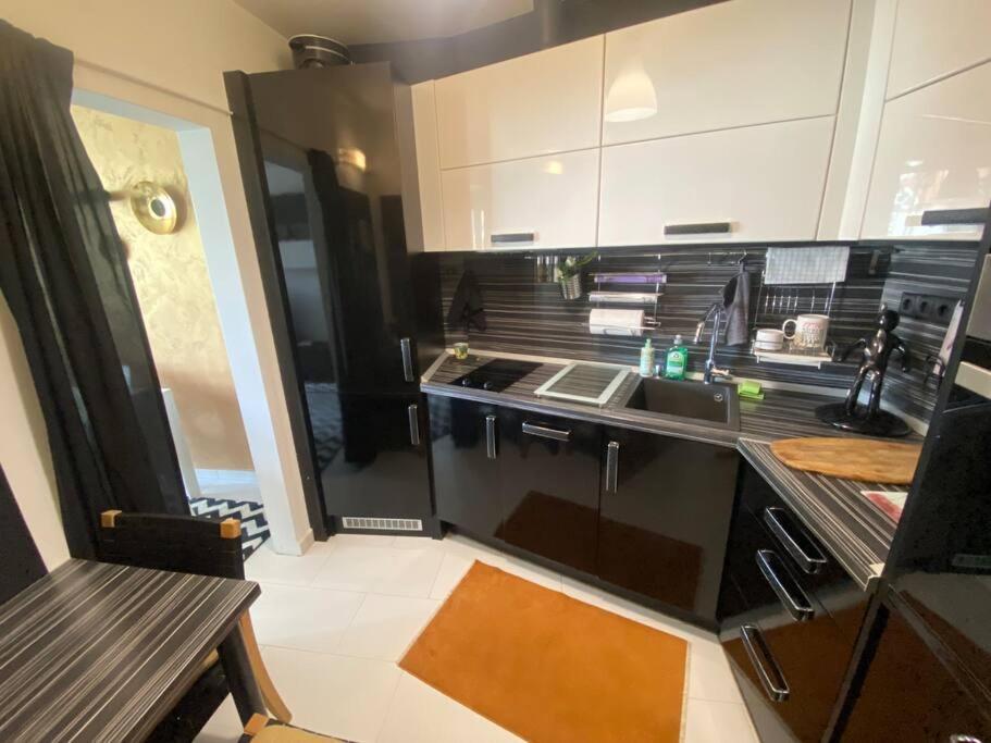 Lovely 1-Bedroom Apartament With Free Parking Sofia Esterno foto