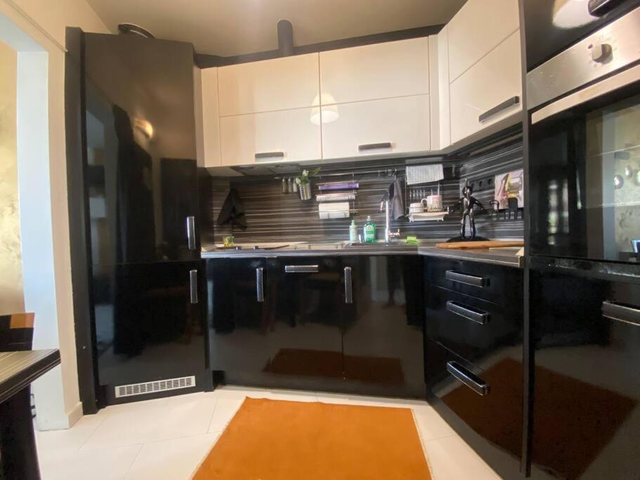 Lovely 1-Bedroom Apartament With Free Parking Sofia Esterno foto